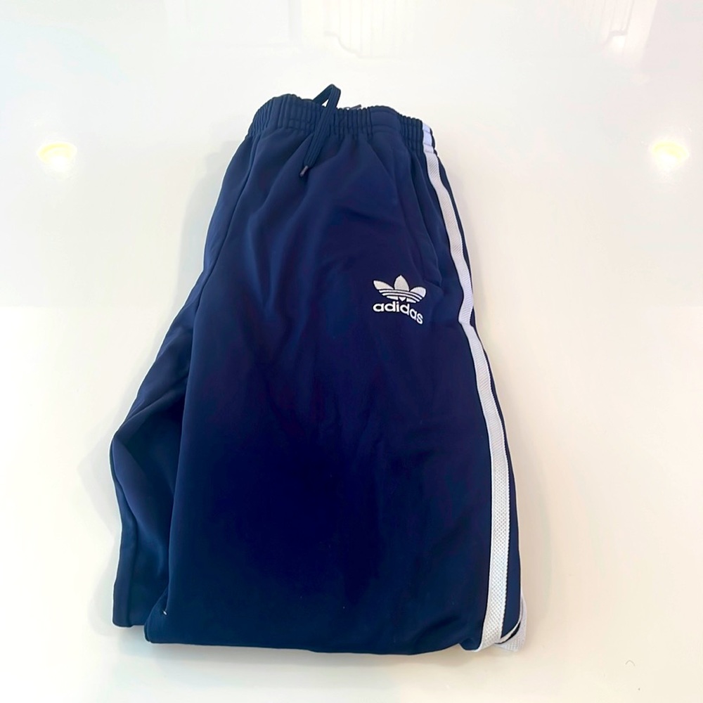 Adidas Joggee size youth L